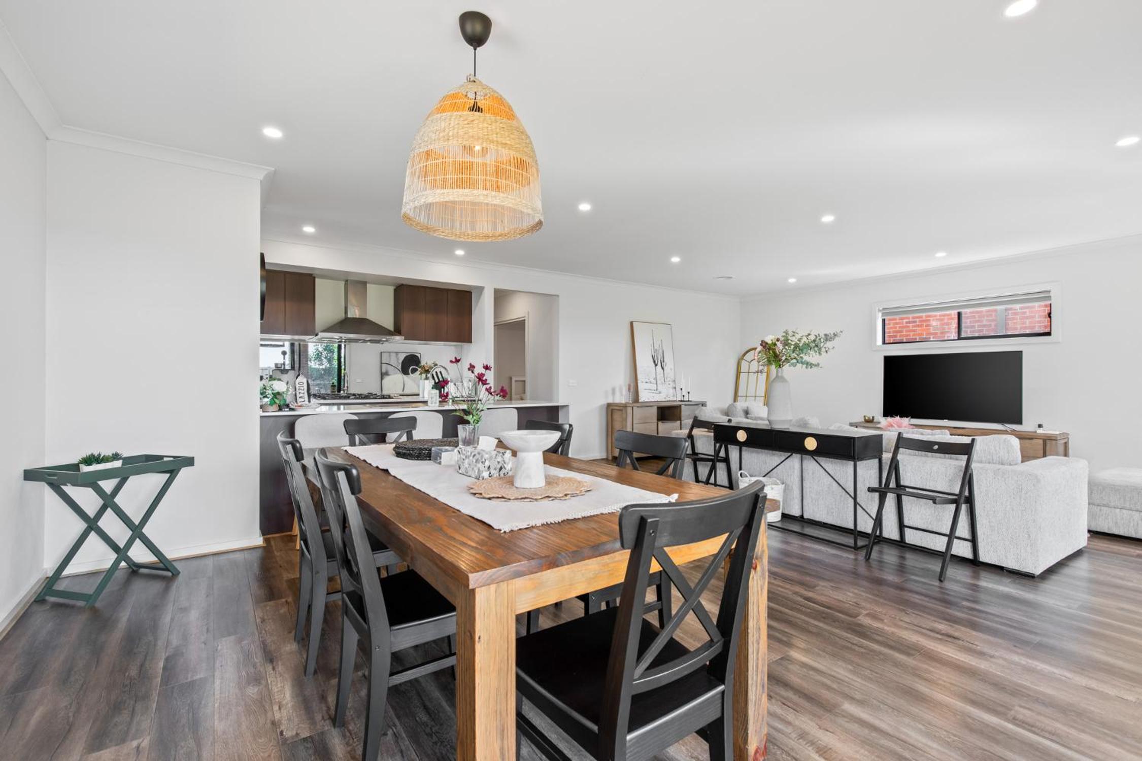 Point Cook's Spacious and Comfy 4BR/3BA Haven!