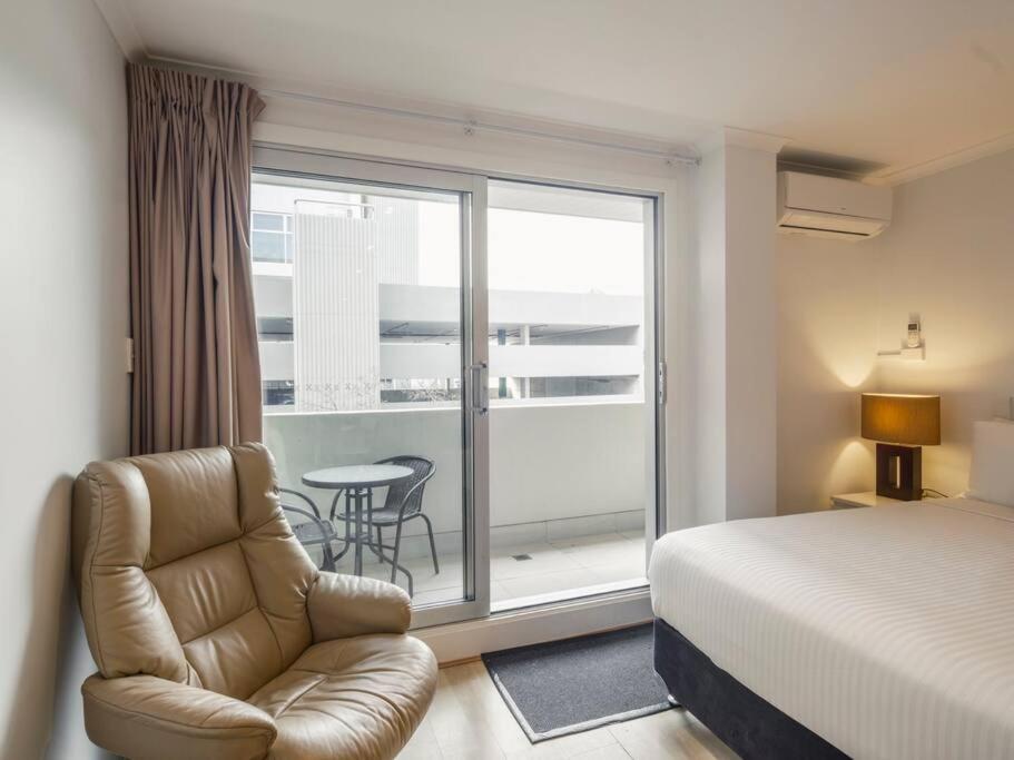 NEW! Ideal 1BR Beachside Studio with Pool