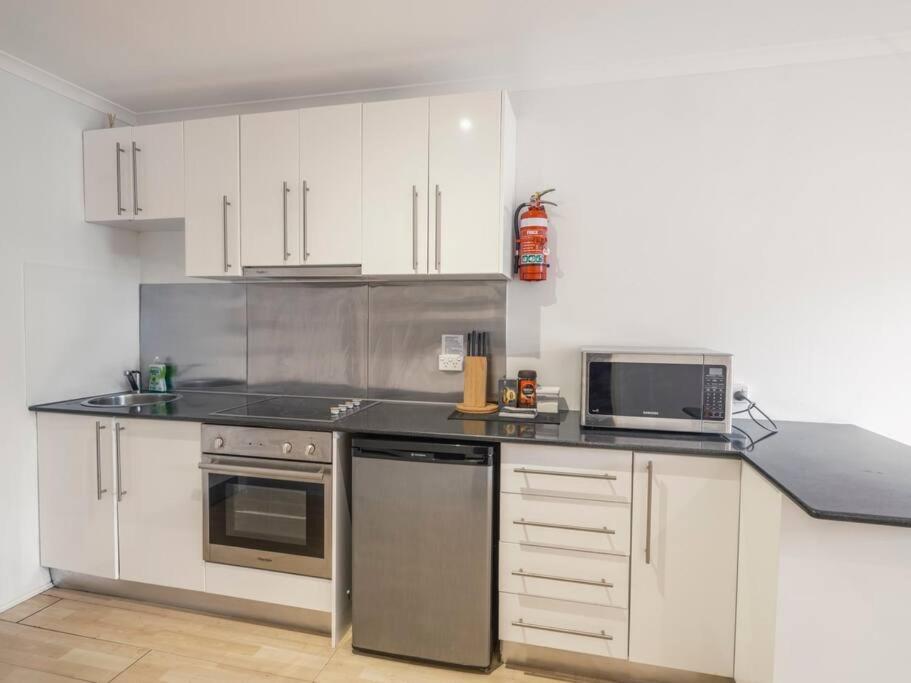NEW! Ideal 1BR Beachside Studio with Pool