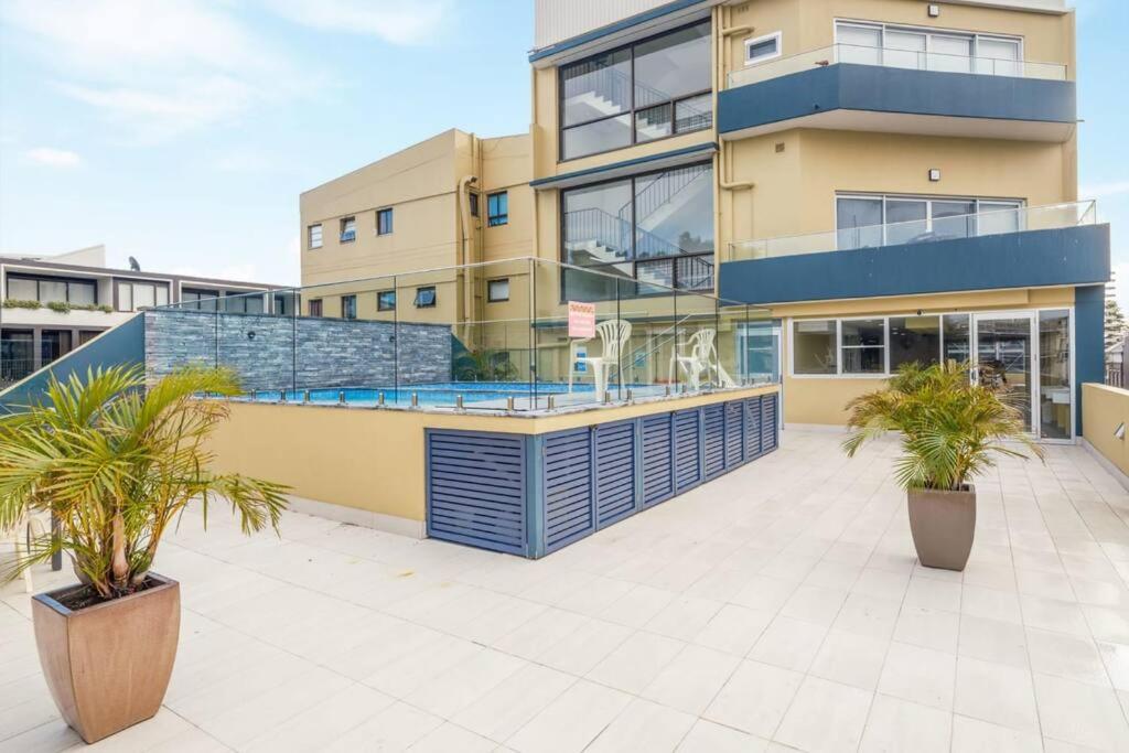 NEW! Ideal 1BR Beachside Studio with Pool