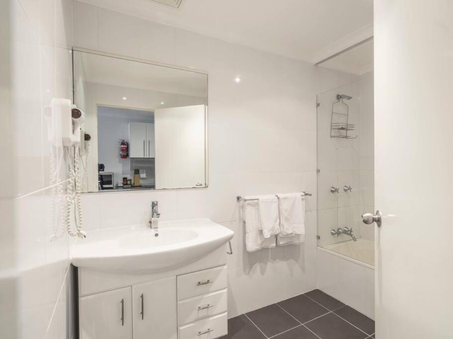 NEW! Ideal 1BR Beachside Studio with Pool