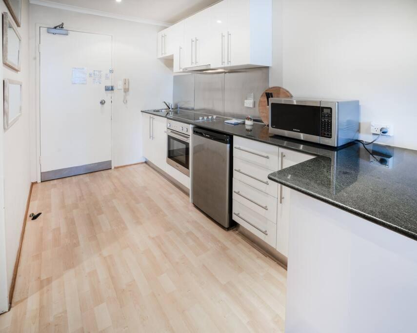 NEW! Ideal 1BR Beachside Studio with Pool