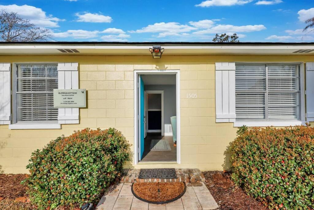 The Miller Beach House: 4 BDR Family Home view 4