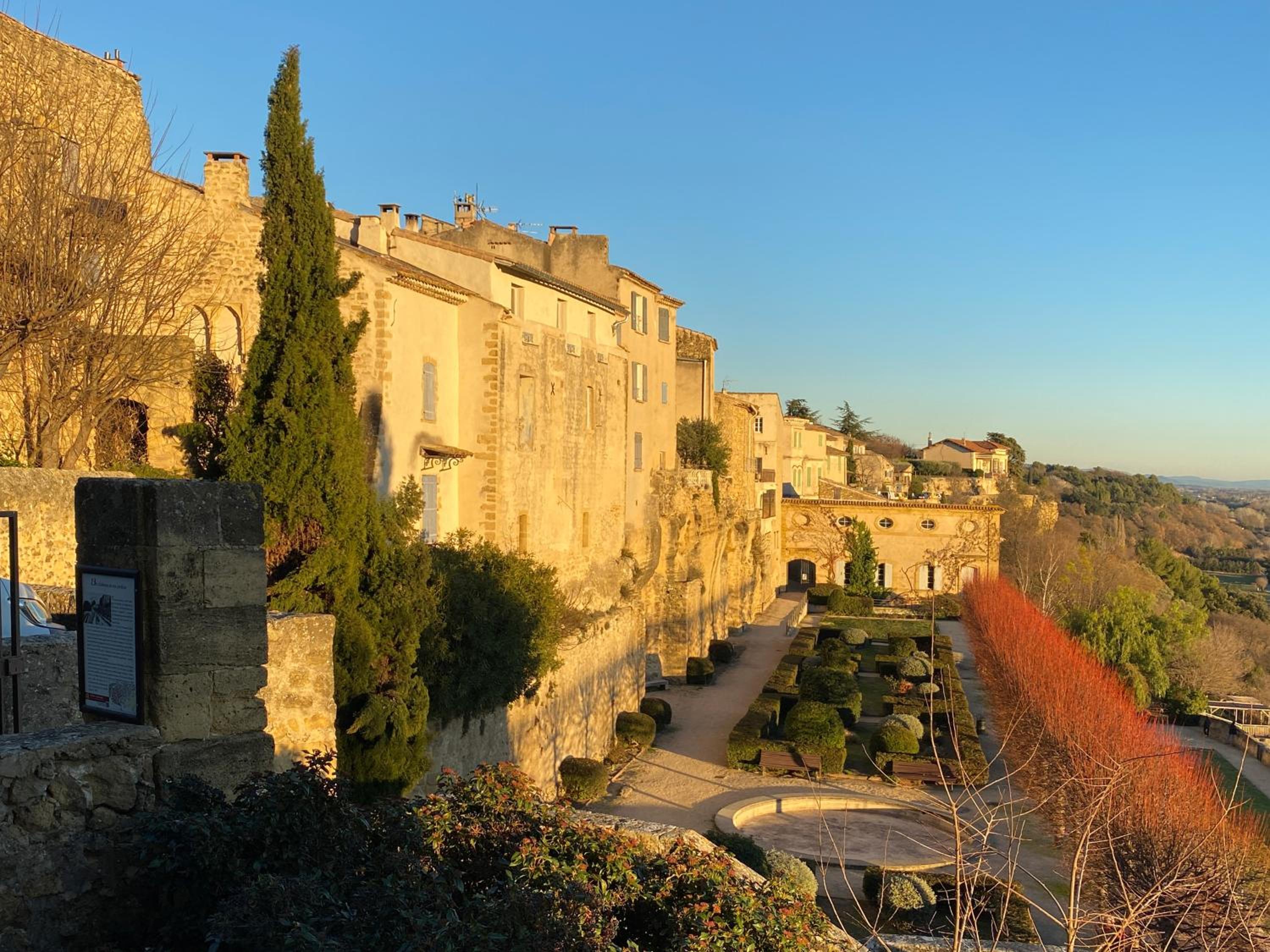 Clementine - Joli studio privé avec clim calme à 70 m du centre village de Lauris