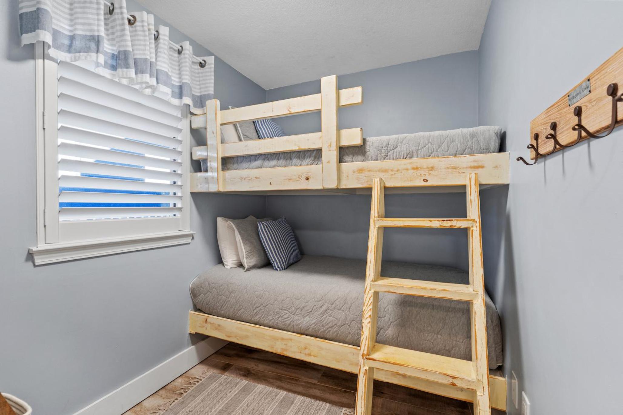 Destin West Gulfside 510 - Amazing Beach Views - Beach Service view 3