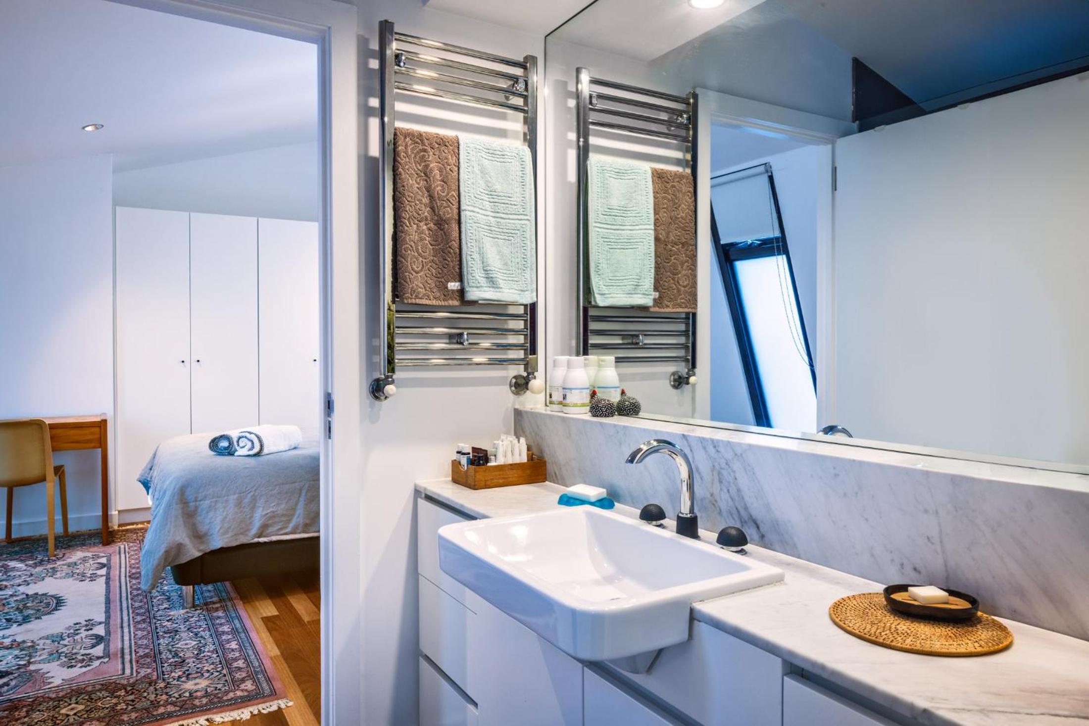 Modern St Kilda Apartment