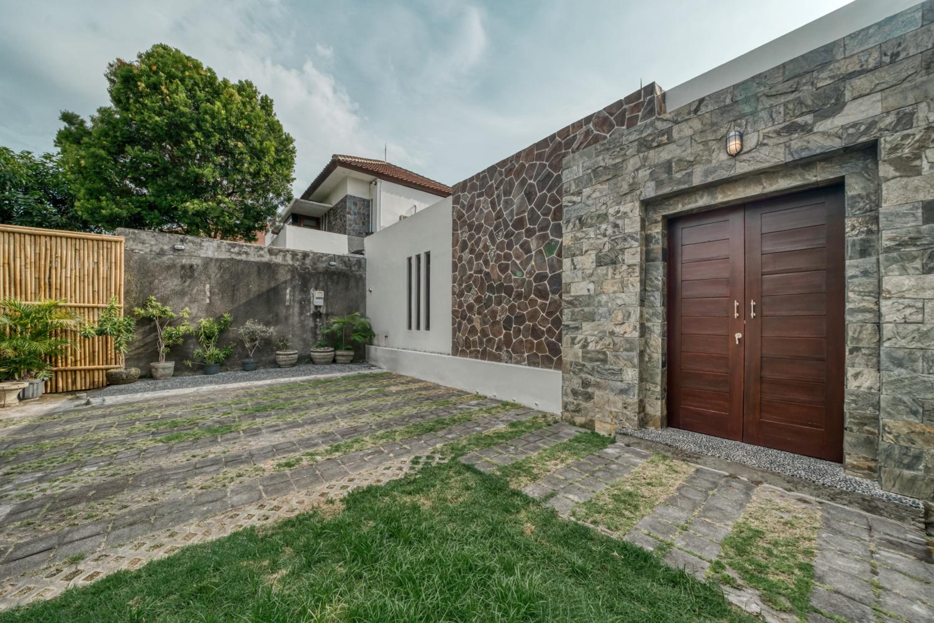 Villa Duadewi 4BR in the Heart of Seminyak by Santi Management