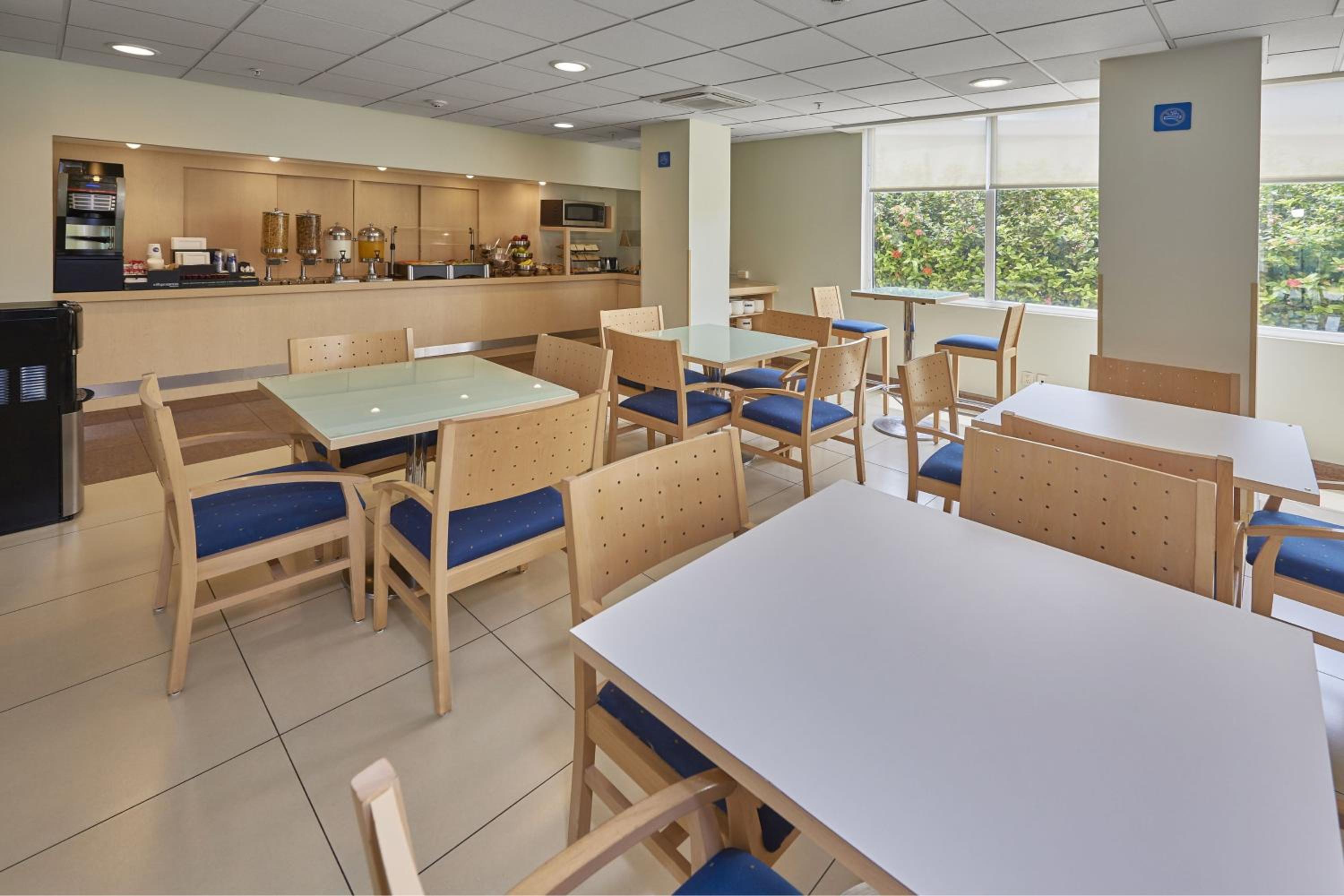 Culiacan Vacations - City Express by Marriott Culiacan - Property Image 11