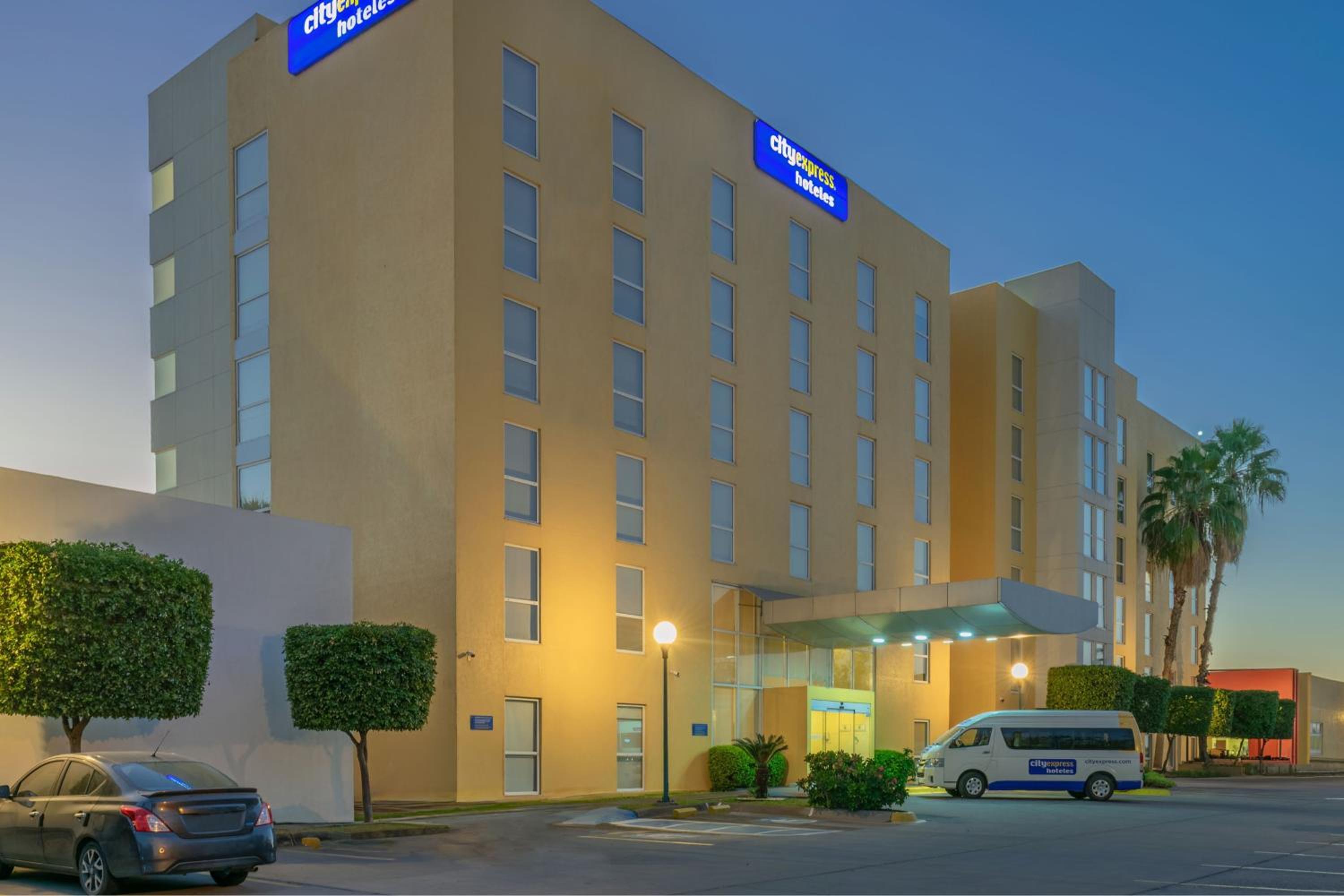 Culiacan Vacations - City Express by Marriott Culiacan - Property Image 1
