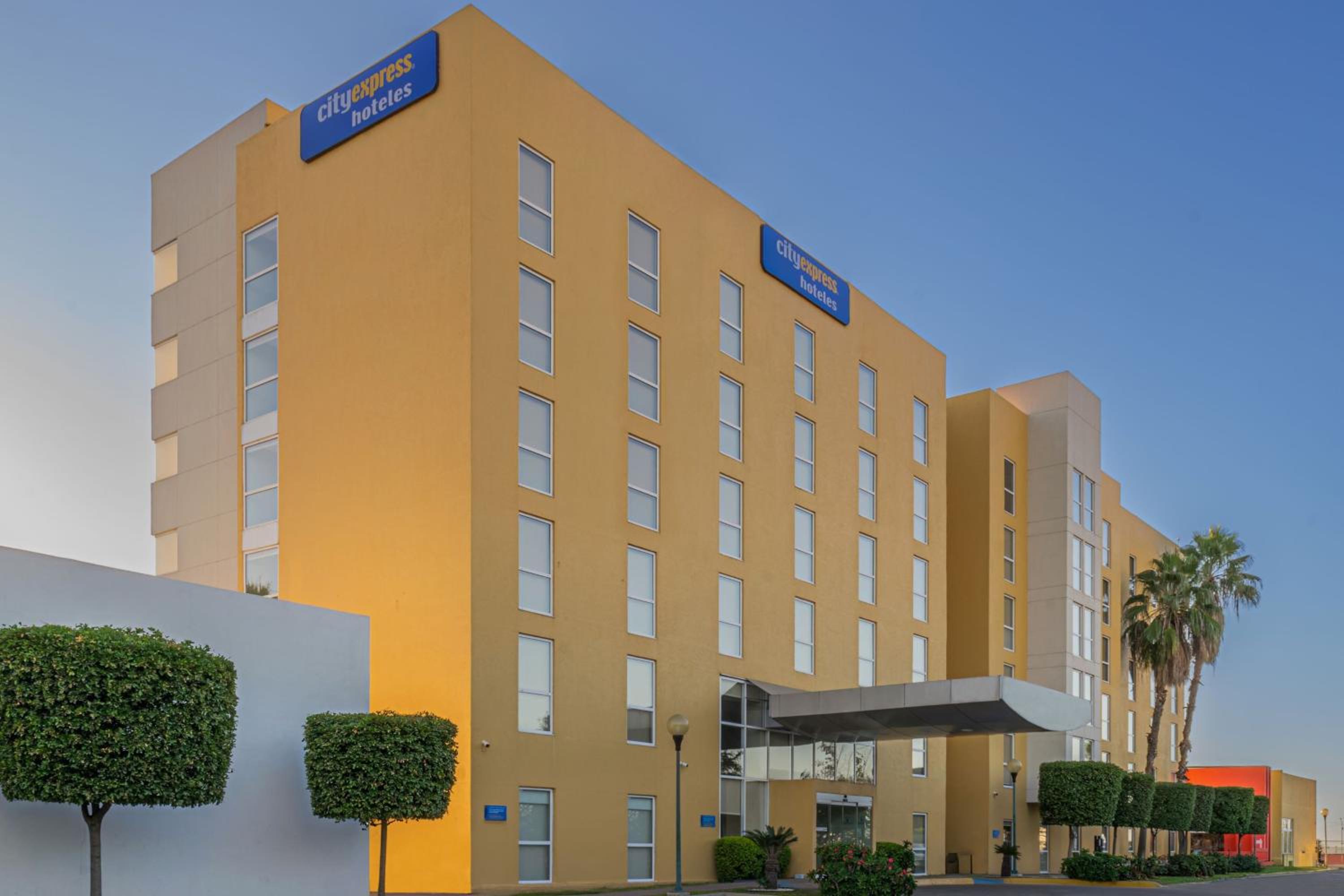 Culiacan Vacations - City Express by Marriott Culiacan - Property Image 10