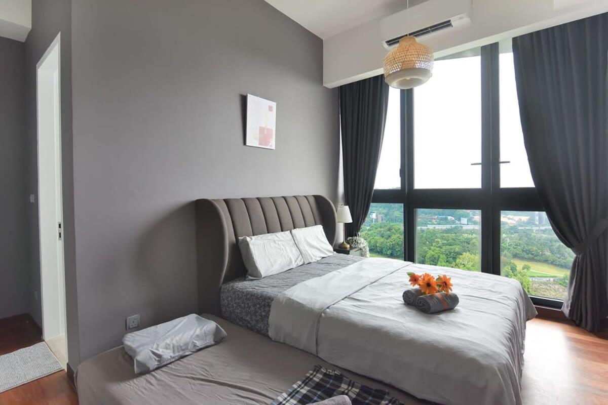 A Stylish & Comfy 2BR KLGCC Apt Free Parking
