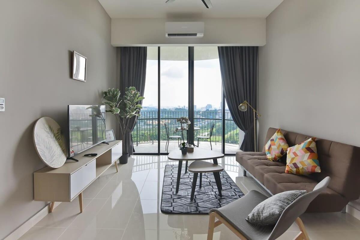 A Stylish & Comfy 2BR KLGCC Apt Free Parking