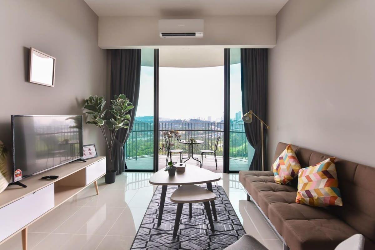 A Stylish & Comfy 2BR KLGCC Apt Free Parking