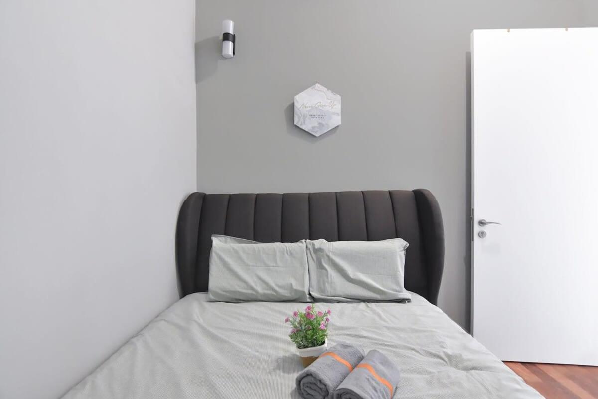 A Stylish & Comfy 2BR KLGCC Apt Free Parking