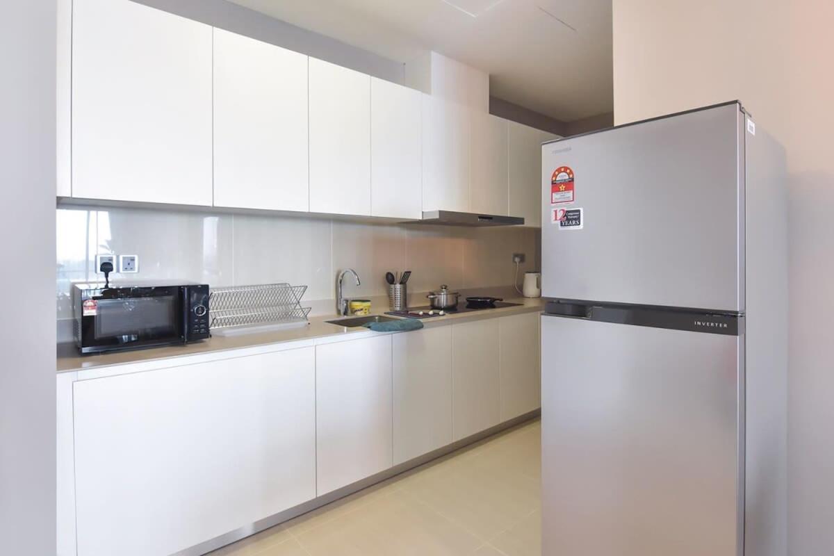 A Stylish & Comfy 2BR KLGCC Apt Free Parking
