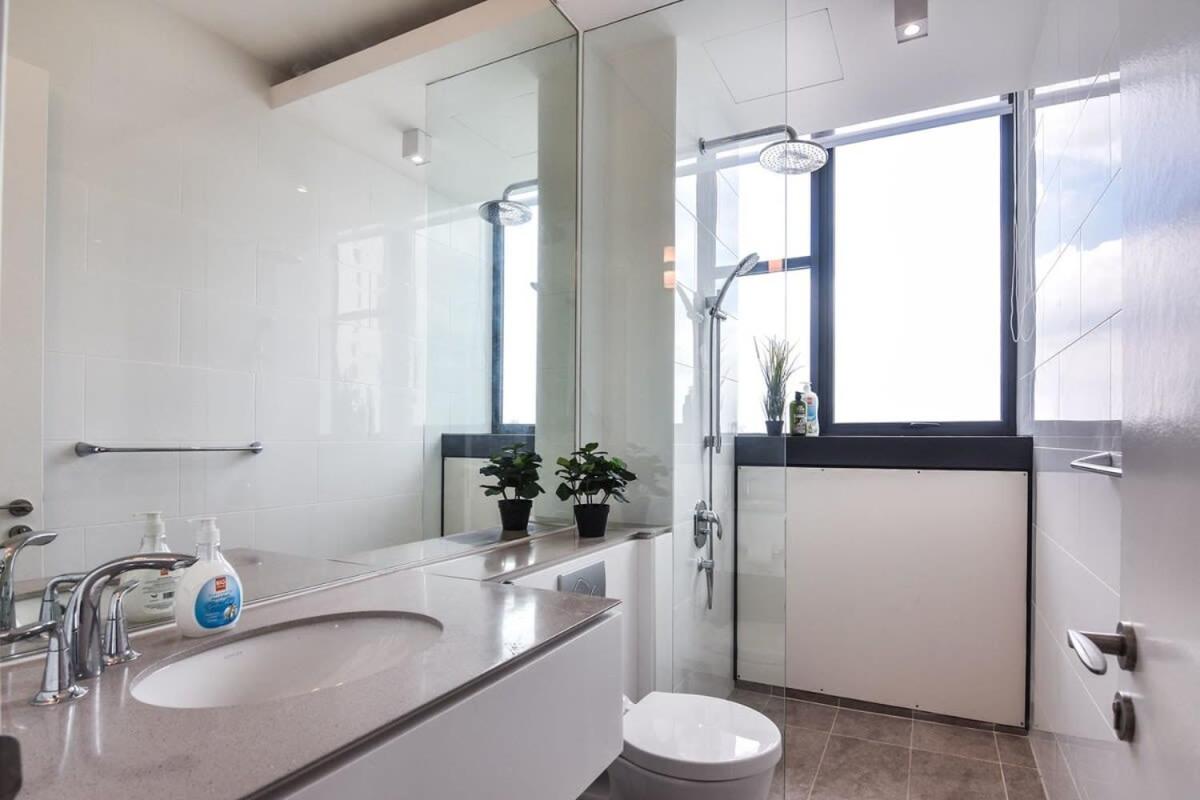 A Stylish & Comfy 2BR KLGCC Apt Free Parking