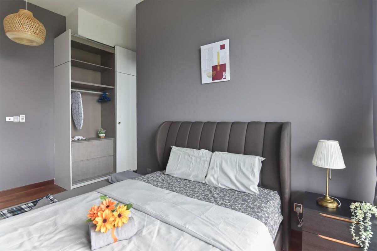 A Stylish & Comfy 2BR KLGCC Apt Free Parking