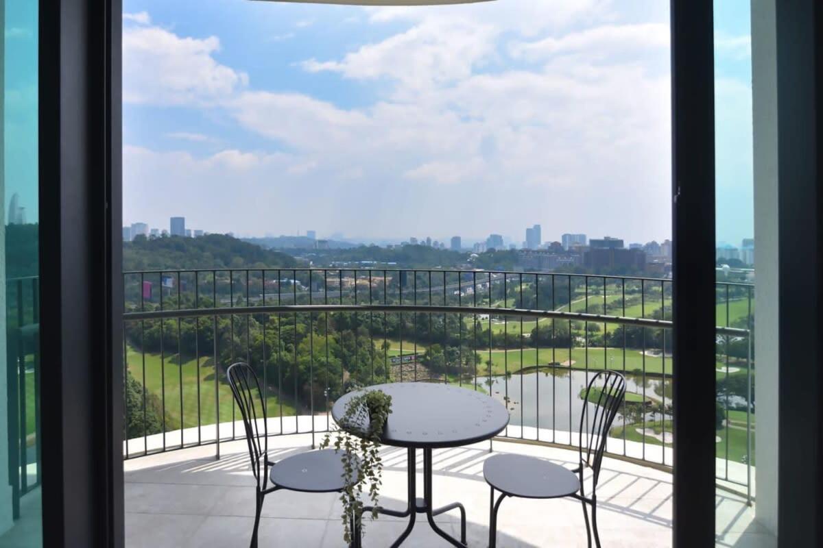 A Stylish & Comfy 2BR KLGCC Apt Free Parking