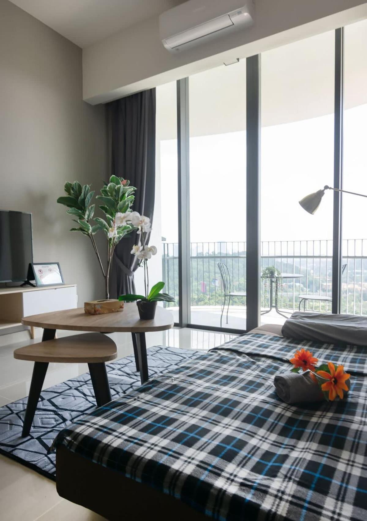 A Stylish & Comfy 2BR KLGCC Apt Free Parking