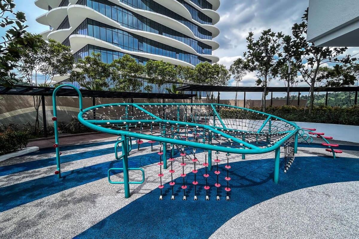 A Stylish & Comfy 2BR KLGCC Apt Free Parking