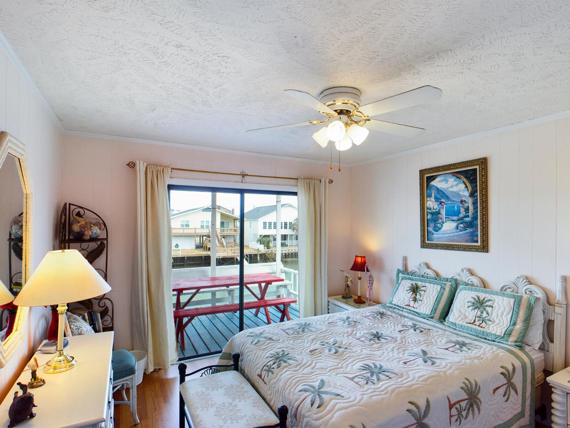 Channel-Front 4BR • Deep Water Views Kayak Fish Dog Friendly • Crew’s Nest