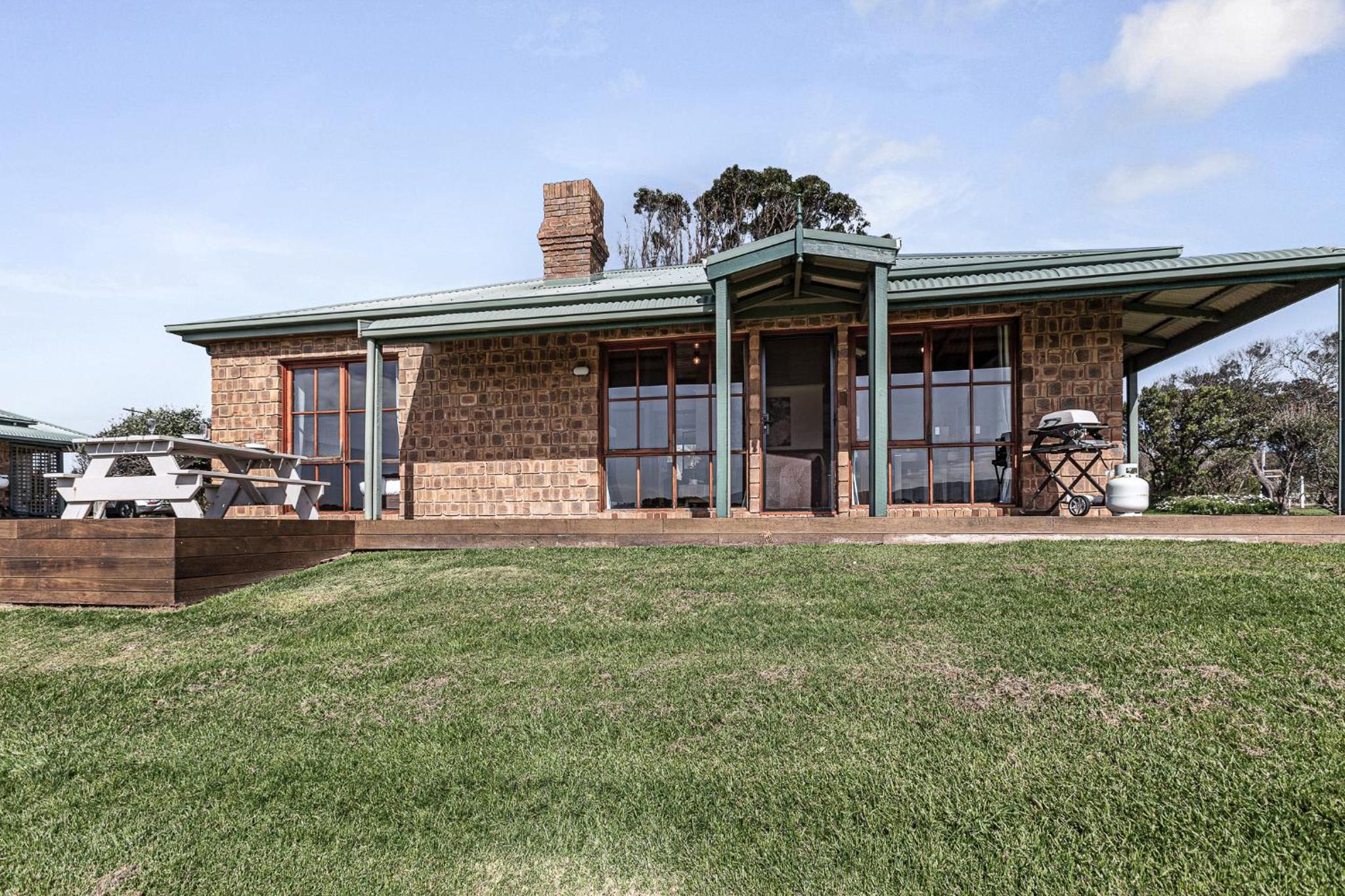 Apollo Bay Cottages- Sabine