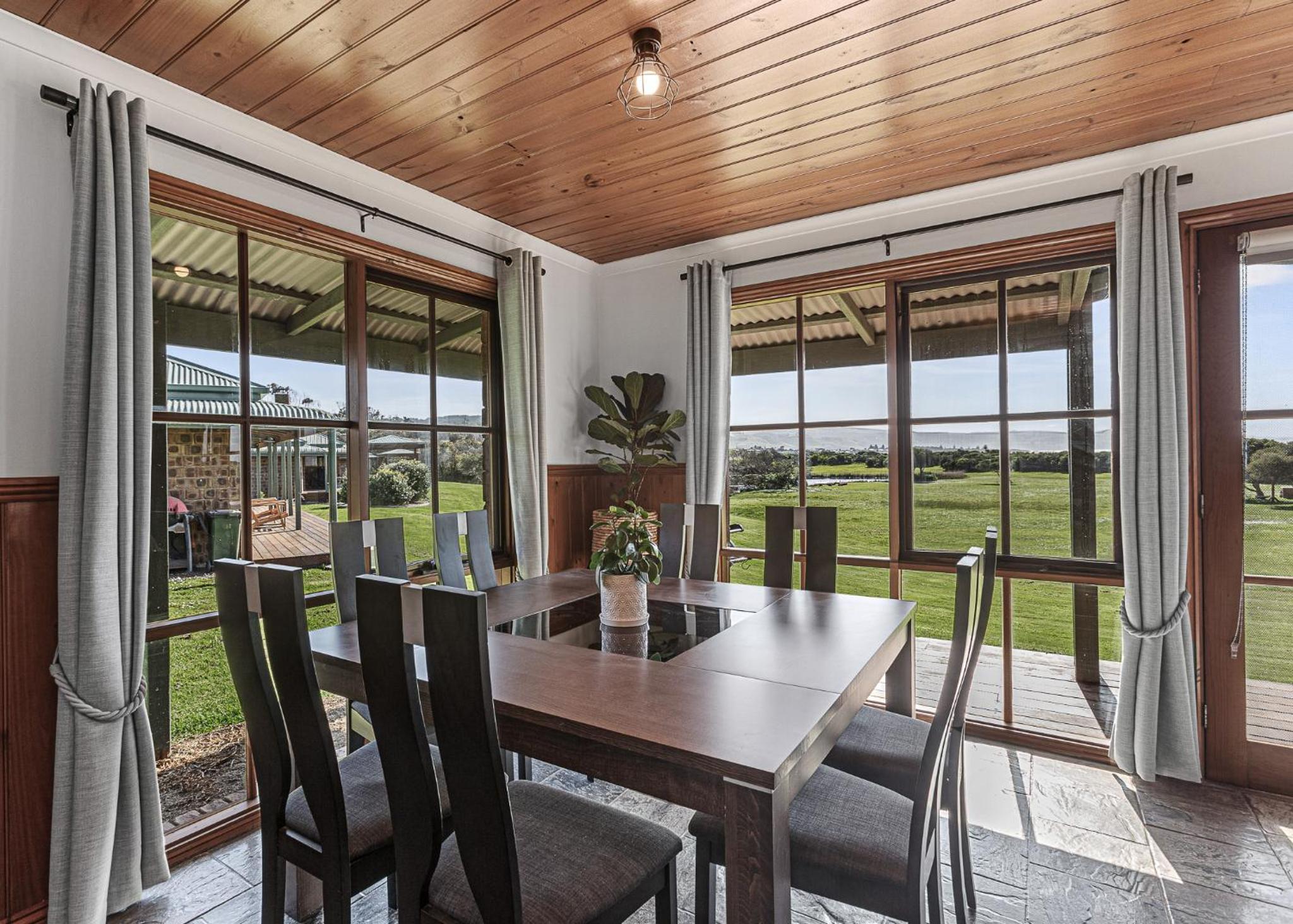 Apollo Bay Cottages- Sabine