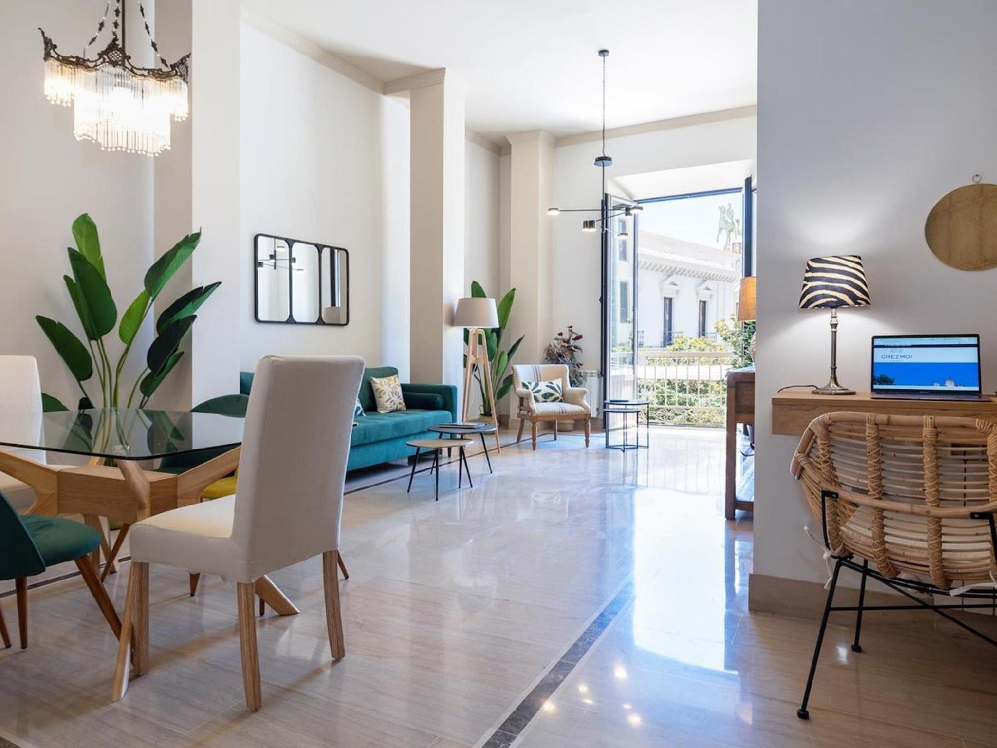 Chezmoihomes Town Hall Apartment 2