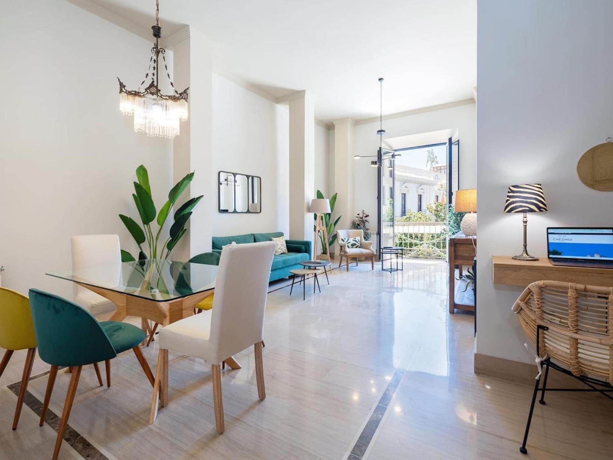 Chezmoihomes Town Hall Apartment 2