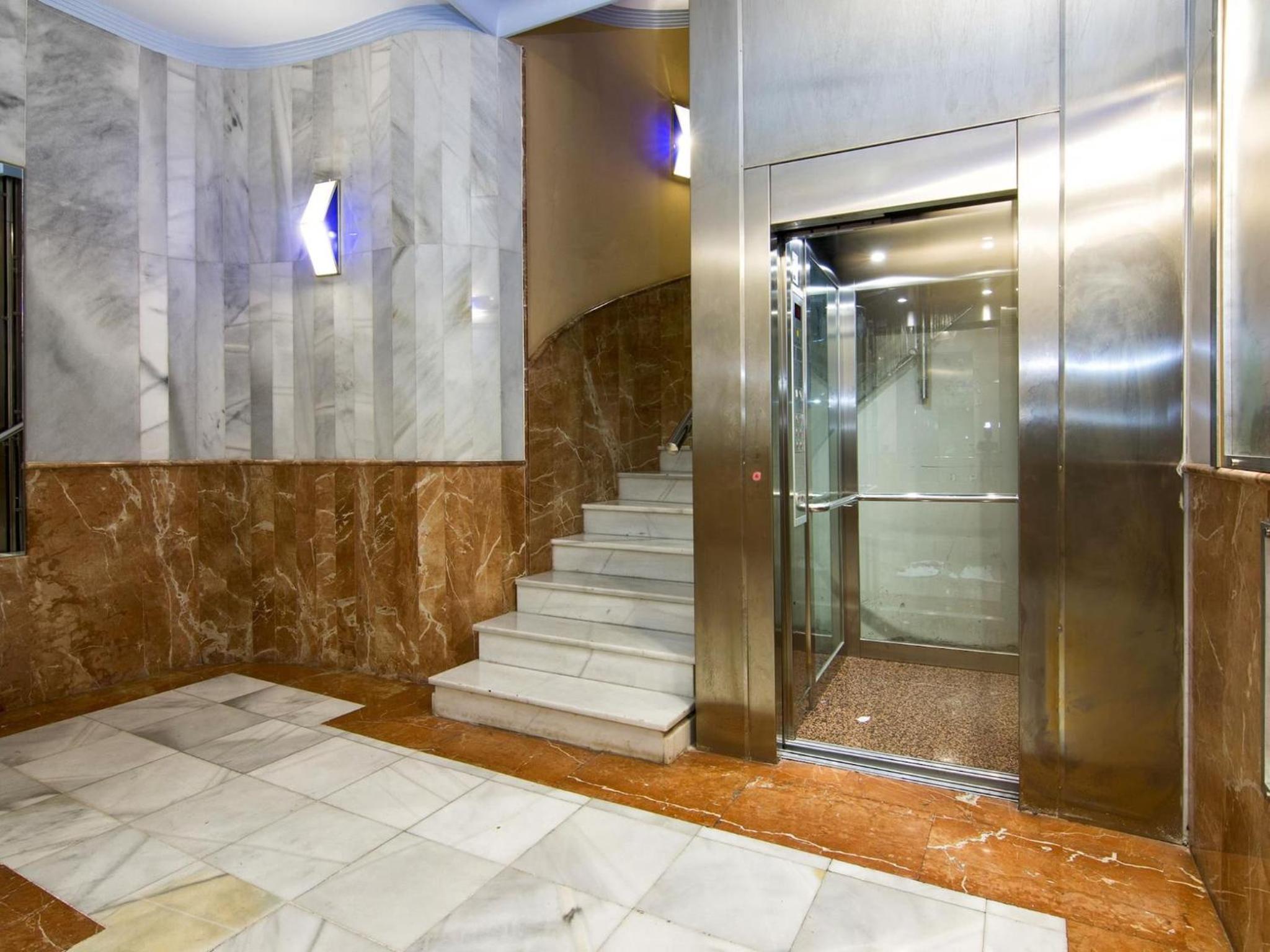 Chezmoihomes Town Hall Apartment 2