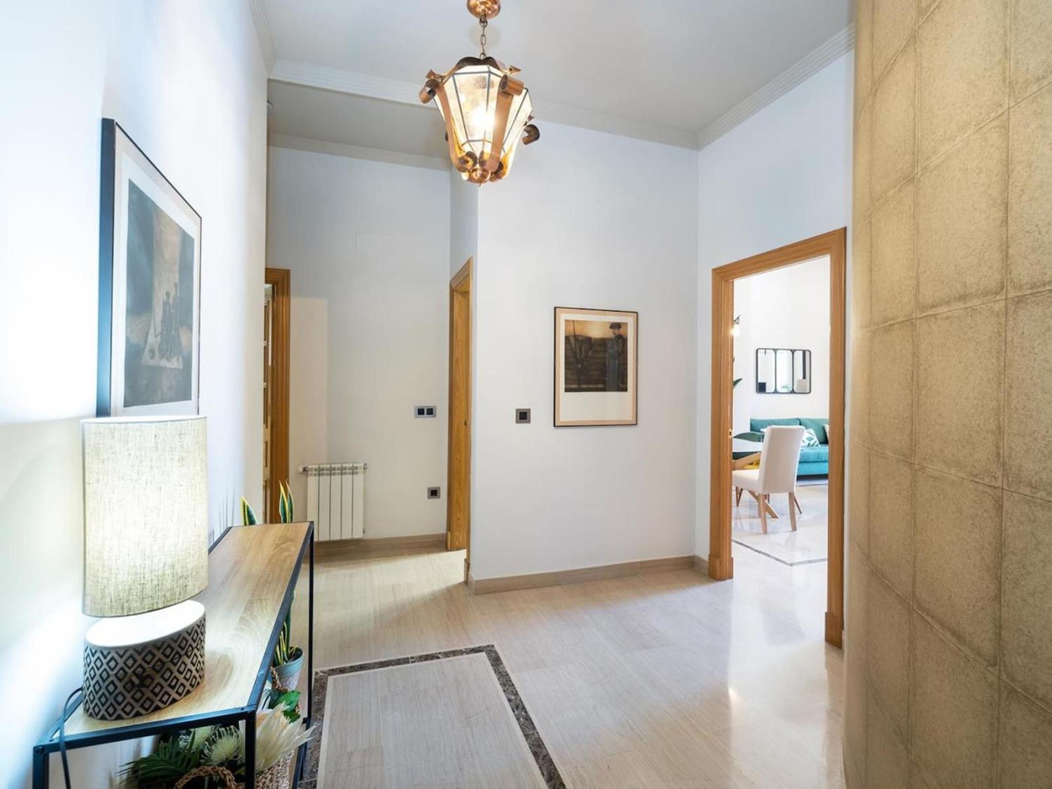 Chezmoihomes Town Hall Apartment 2