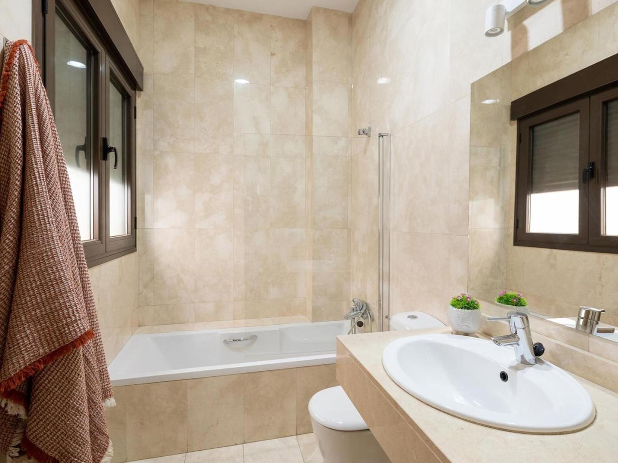 Chezmoihomes Town Hall Apartment 2