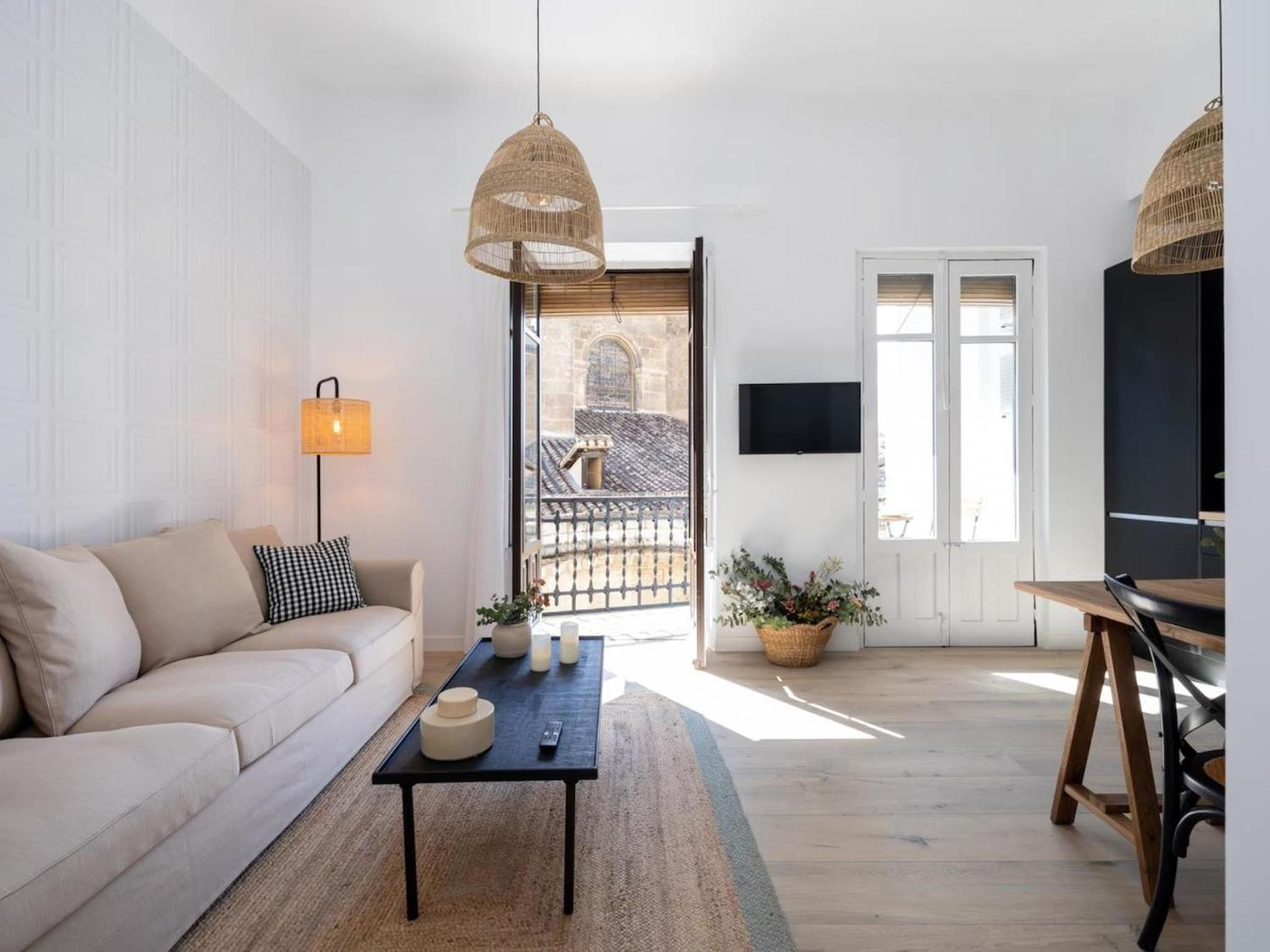 Bright and Elegant Gran Via apartments