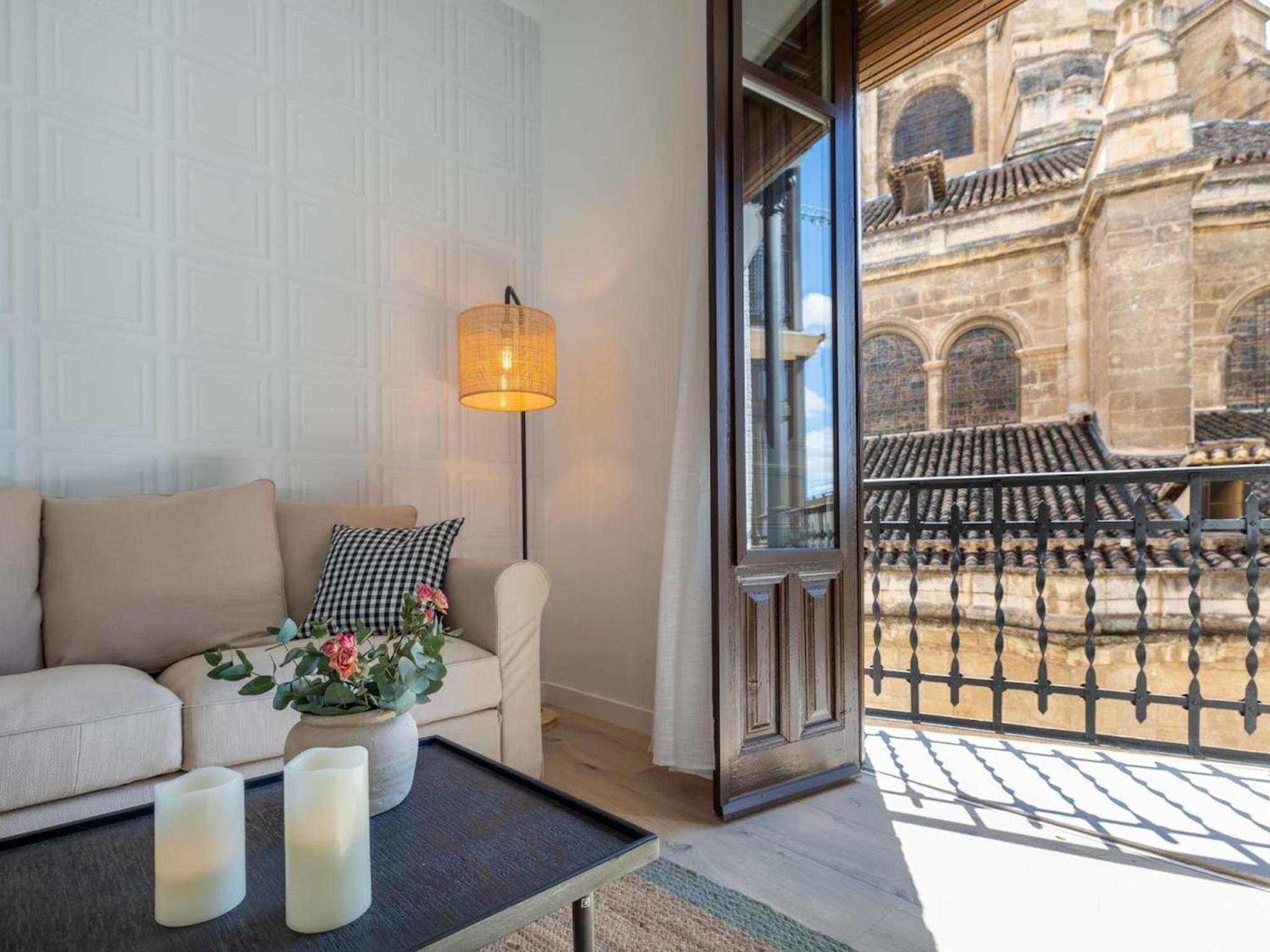 Bright and Elegant Gran Via apartments
