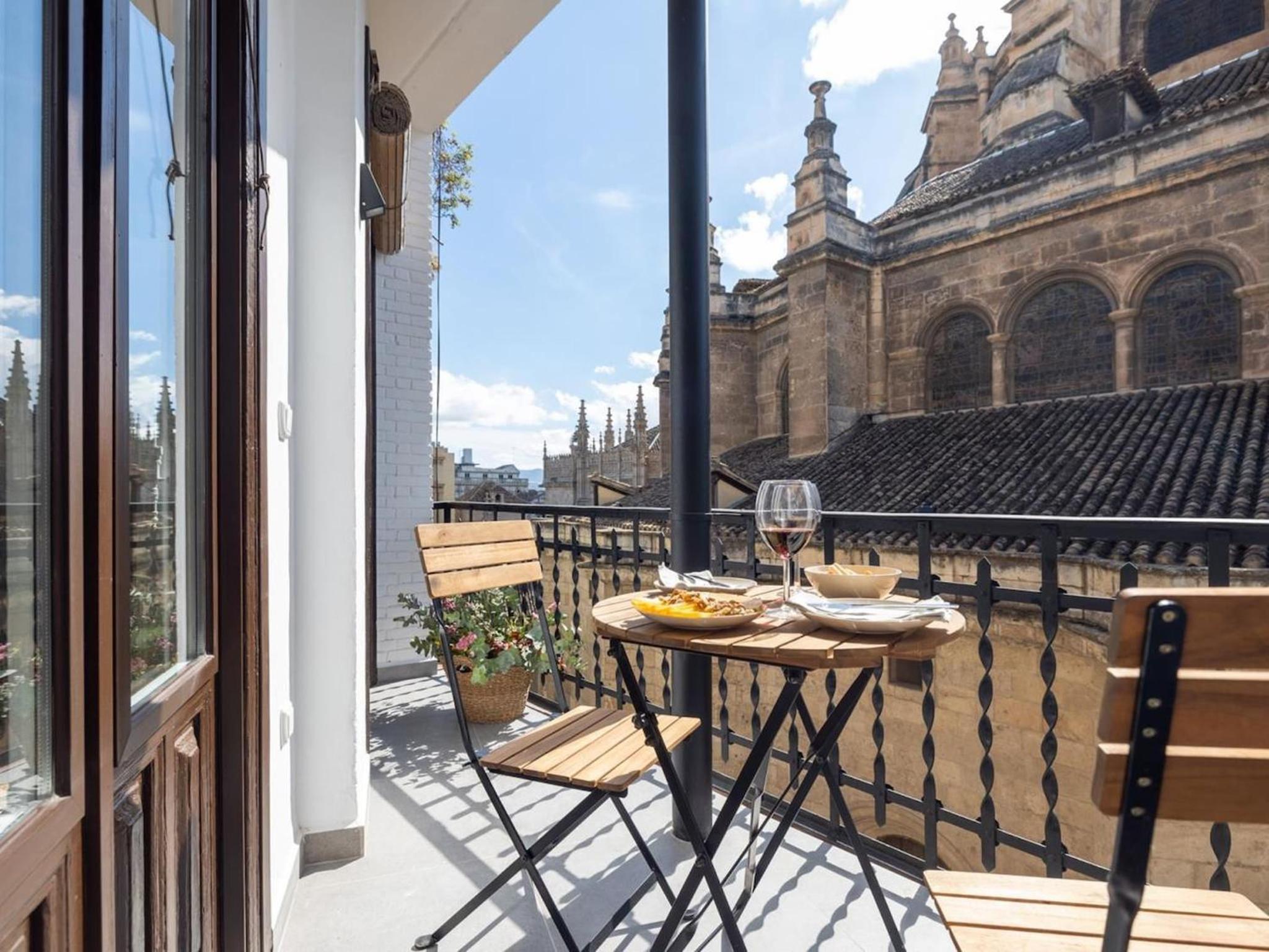 Bright and Elegant Gran Via apartments