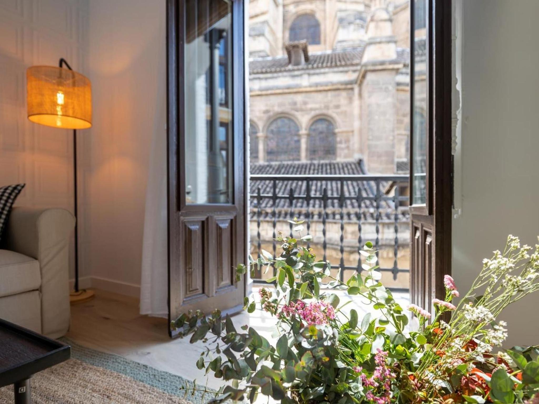 Bright and Elegant Gran Via apartments