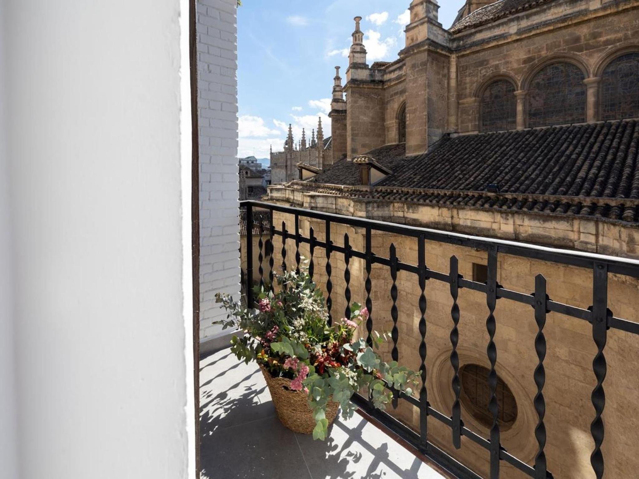 Bright and Elegant Gran Via apartments