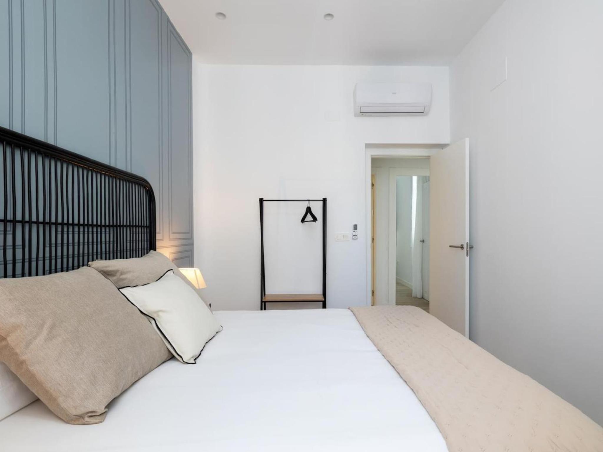 Bright and Elegant Gran Via apartments