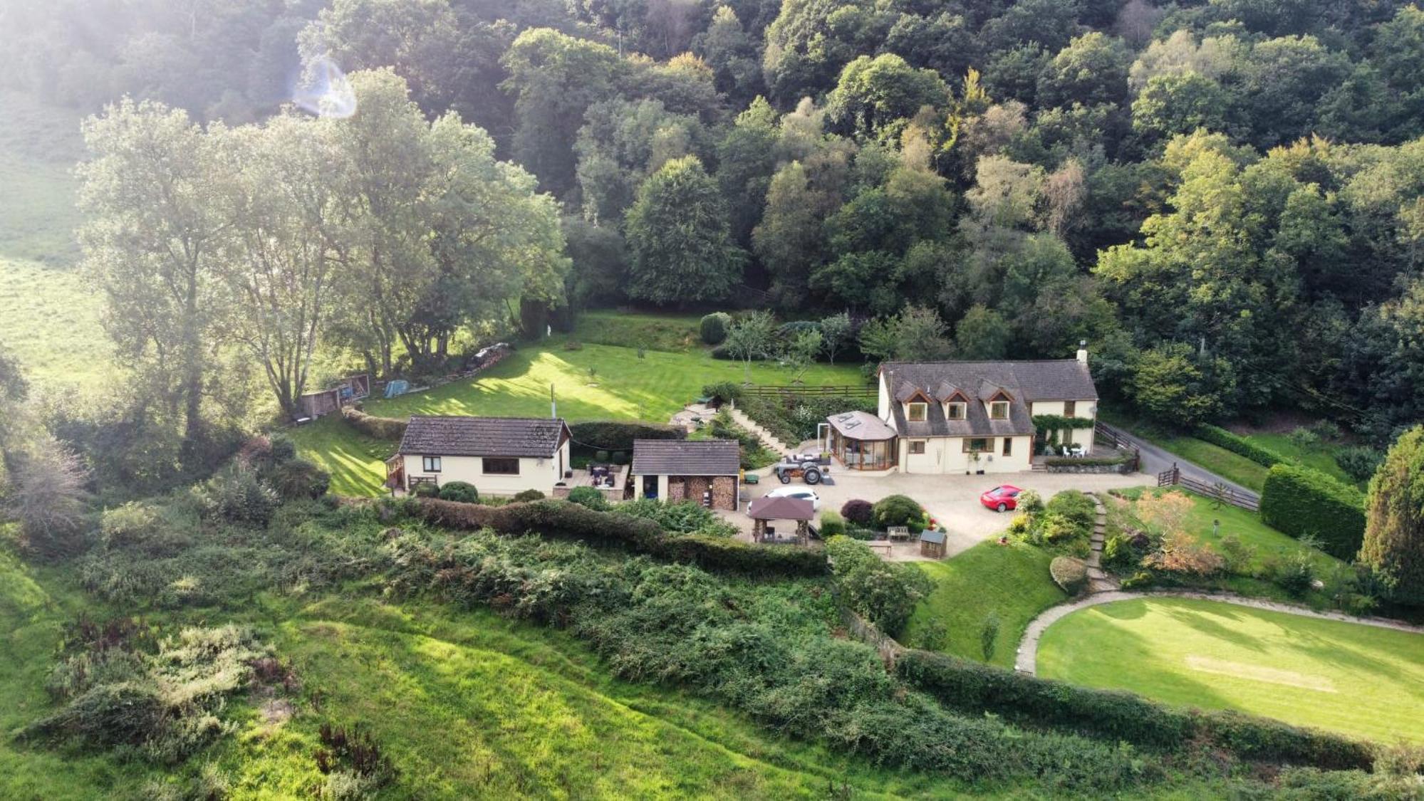 Ty Twt - complete holiday home view 2