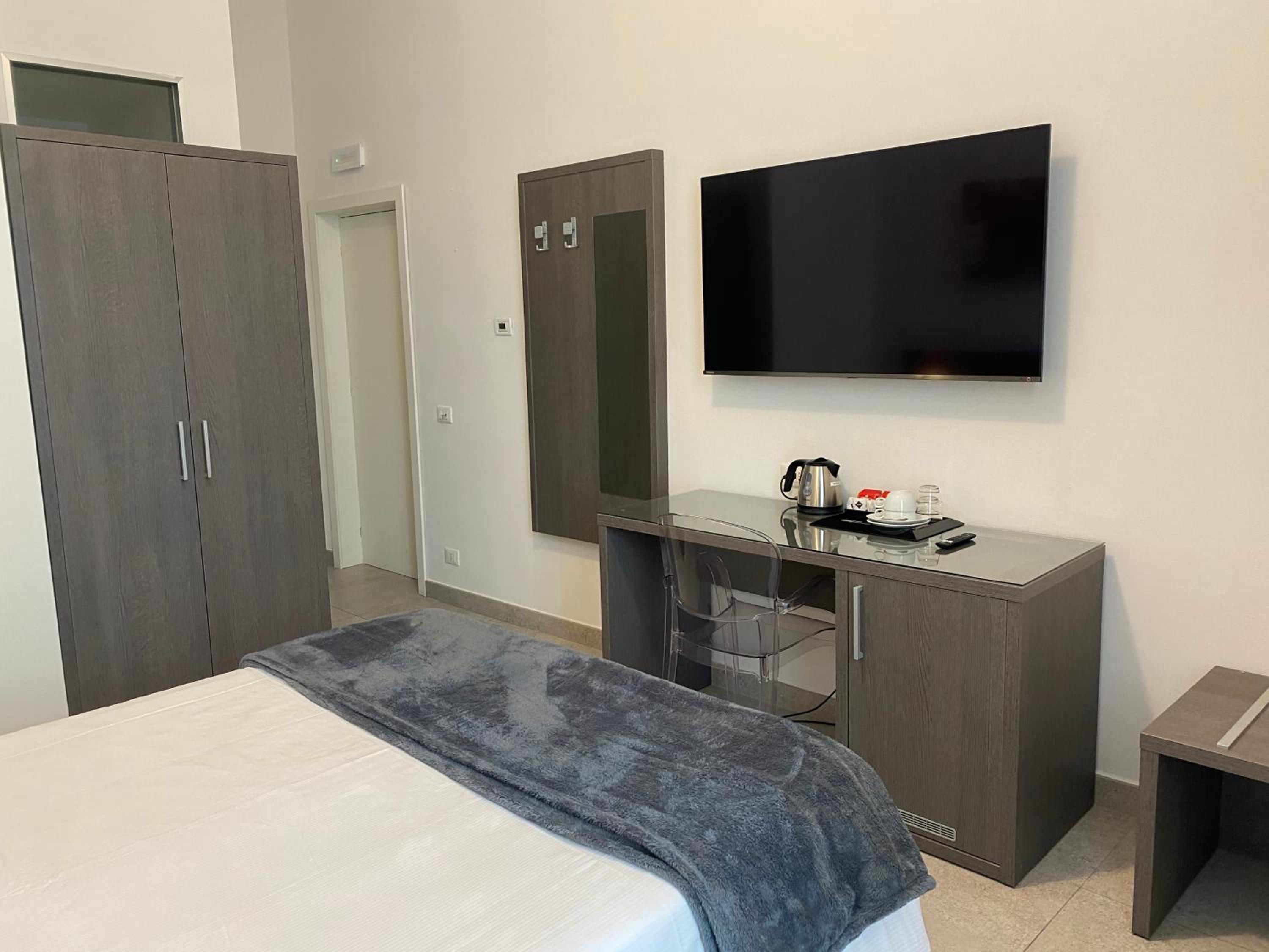 54 ROSSELLI ROOMS view 5