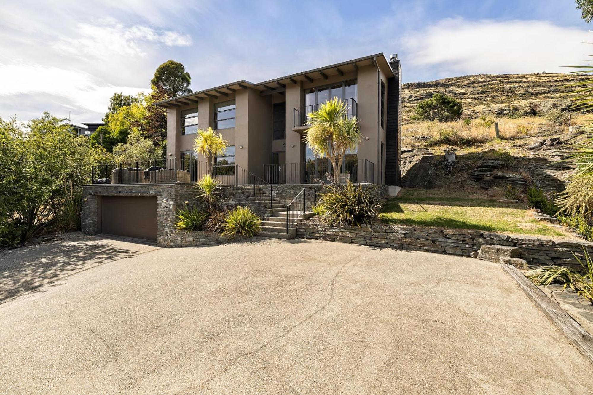 Luxurious Lake View Escape view 2