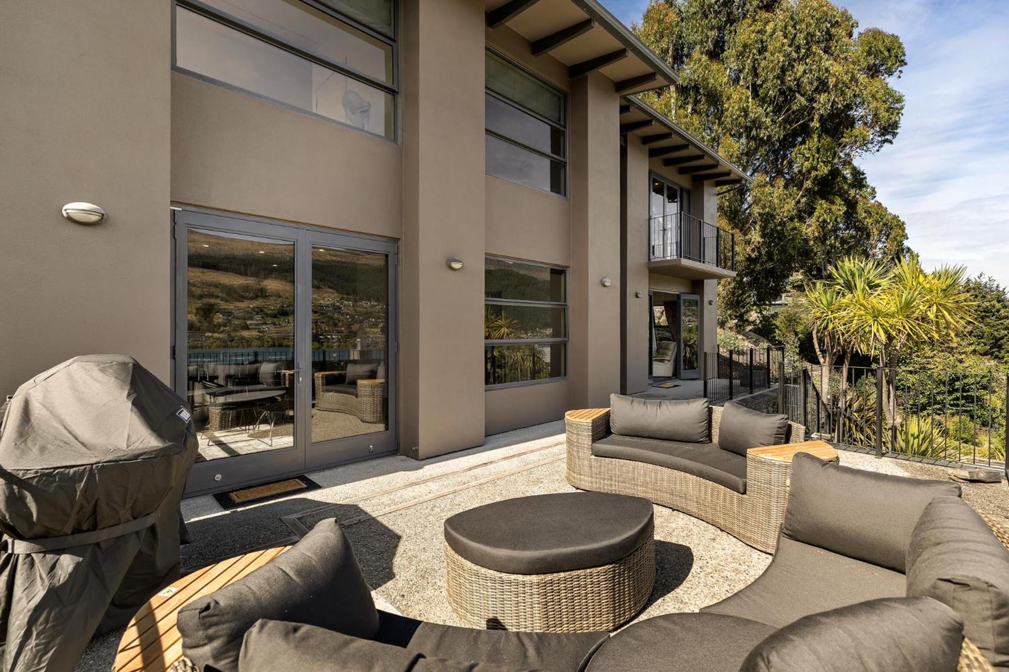 Luxurious Lake View Escape view 5