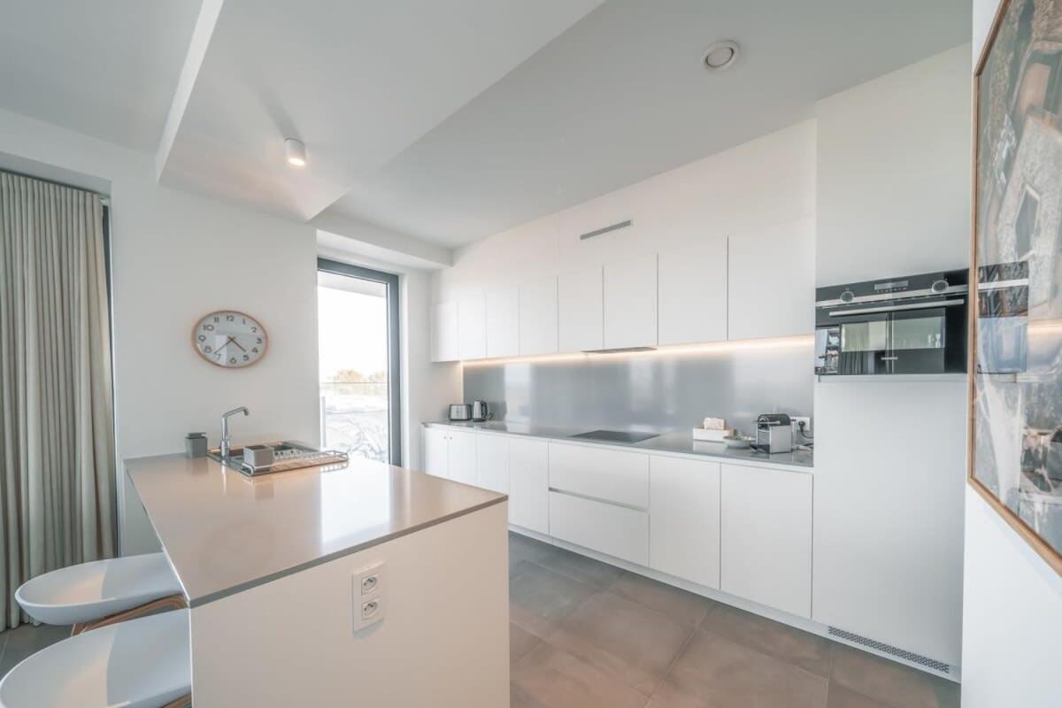 Casiola - Modern new apartment with pool access and parking