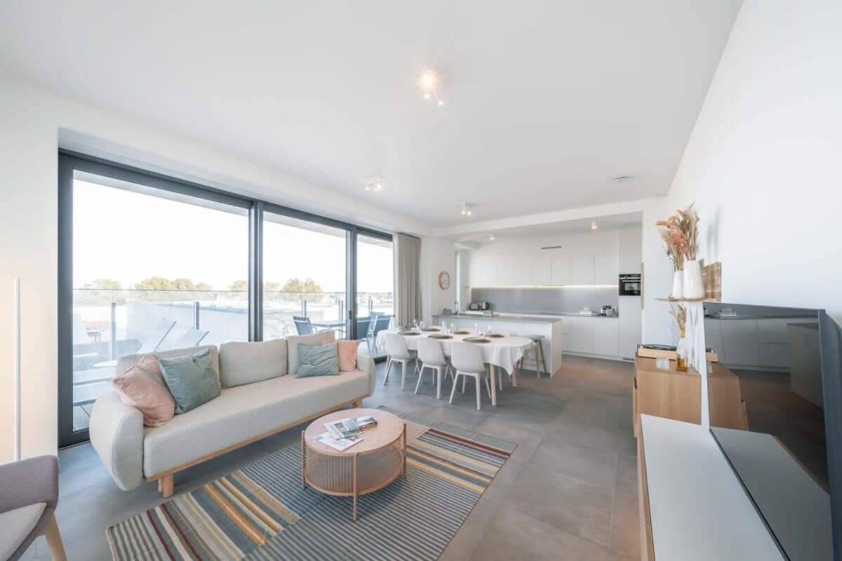 Casiola - Modern new apartment with pool access and parking
