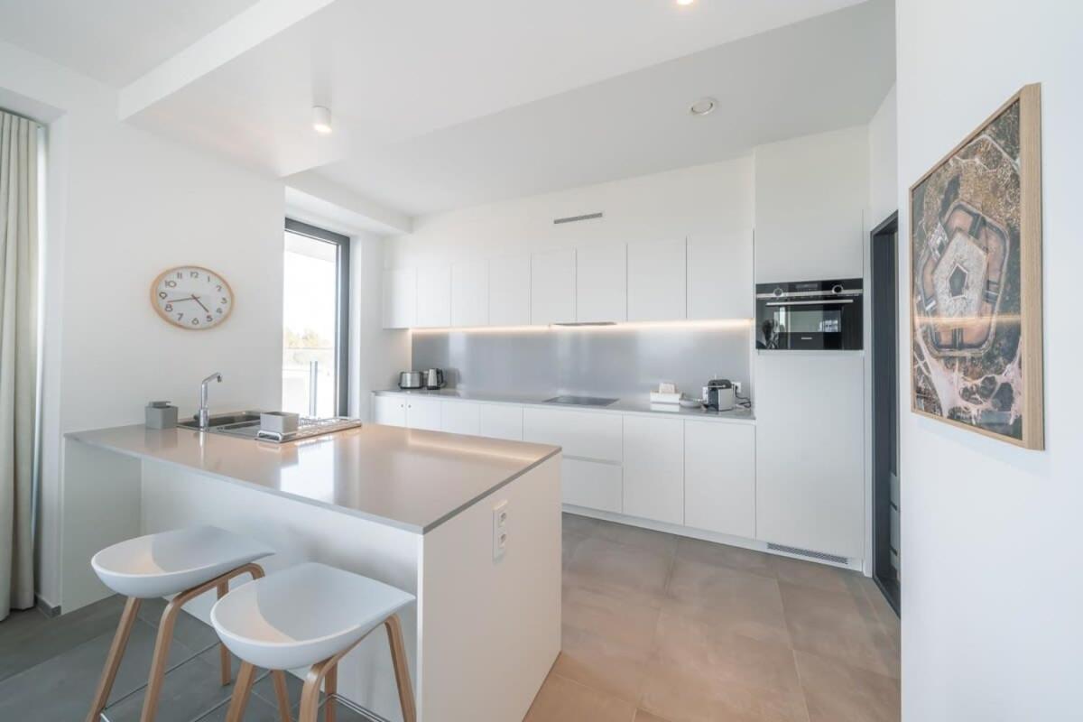 Casiola - Modern new apartment with pool access and parking