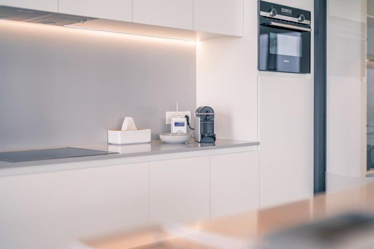 Casiola - Modern new apartment with pool access and parking