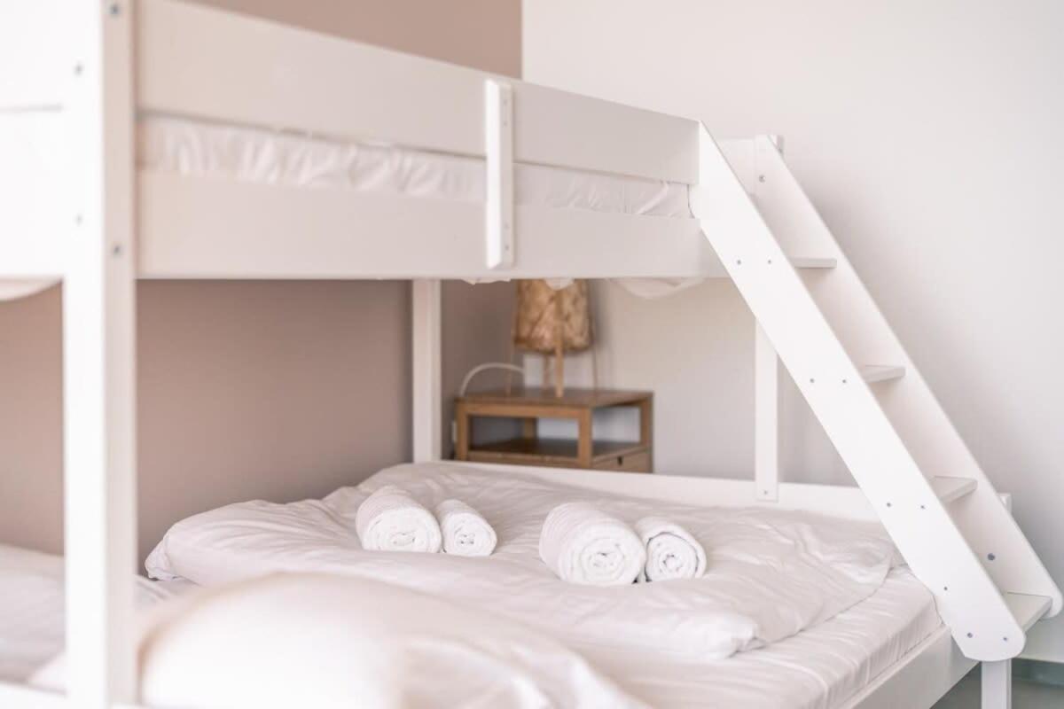 Casiola - Modern new apartment with pool access and parking