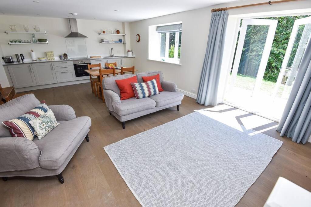 Tranquil cottage in heart of Cotswolds view 5