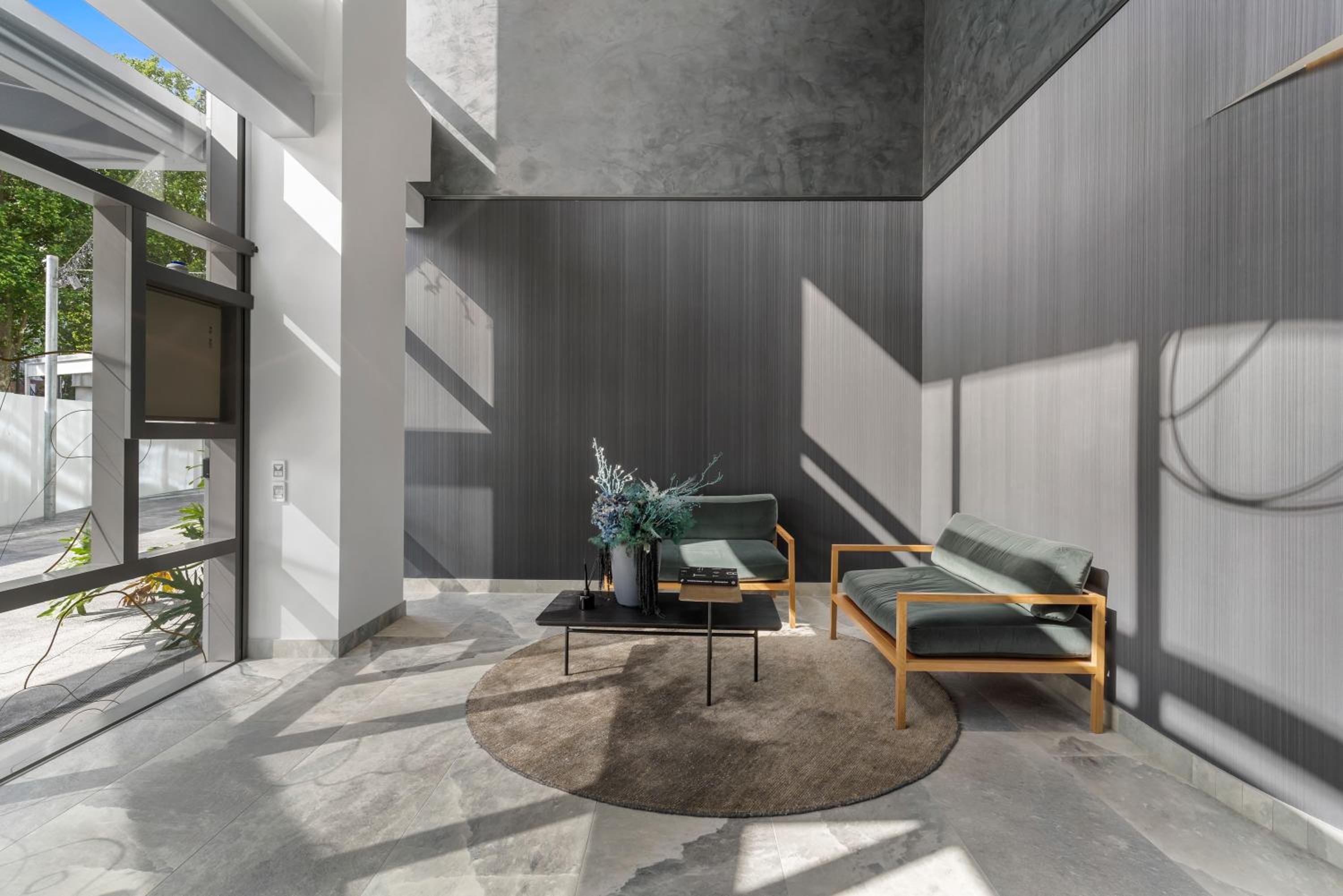 Modern Apartment & Parking - Central & Quite