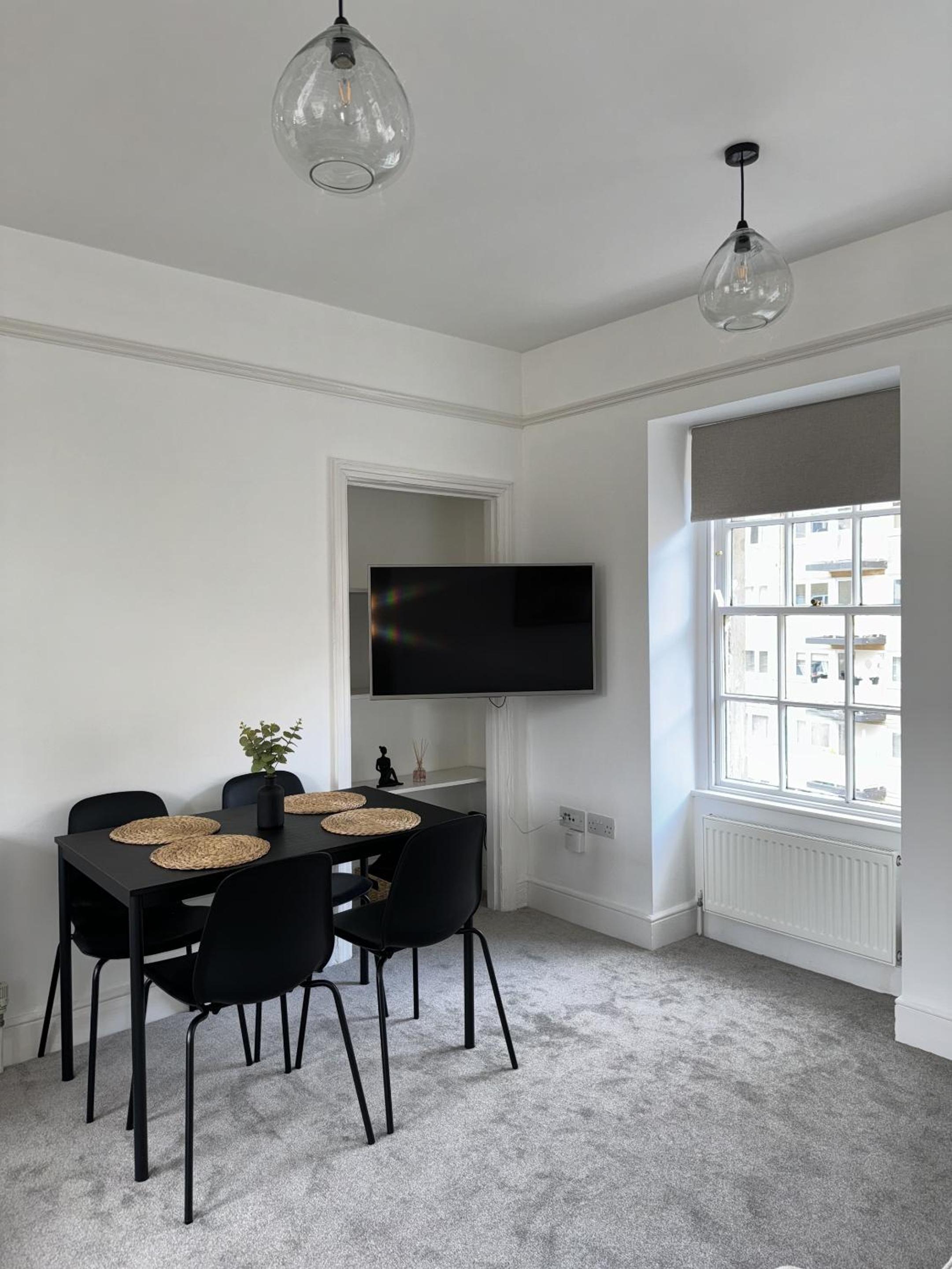 2 Kingsmead Square view 3